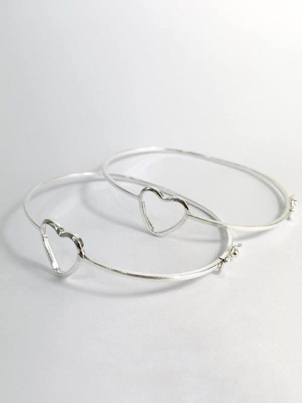 BRACELETE CORAÇÃO FIO QUADRADO 