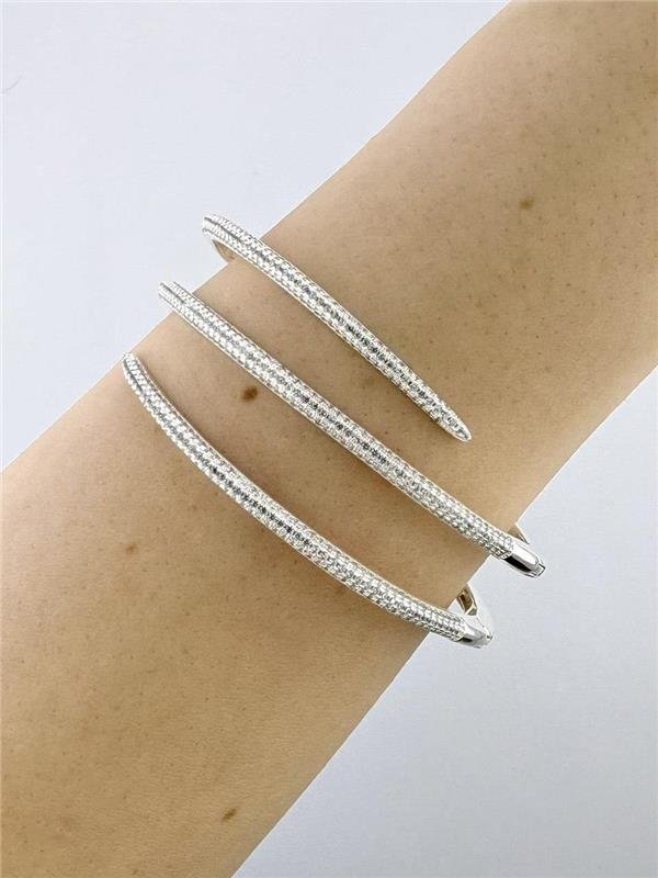 BRACELETE MOLA CRAVEJADO FLEXÍVEL 