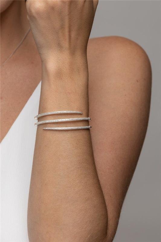 BRACELETE MOLA CRAVEJADO FLEXÍVEL 