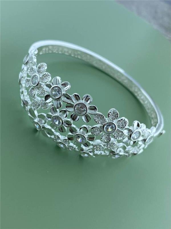 BRACELETE FLORES COM ZIRCÔNIA 