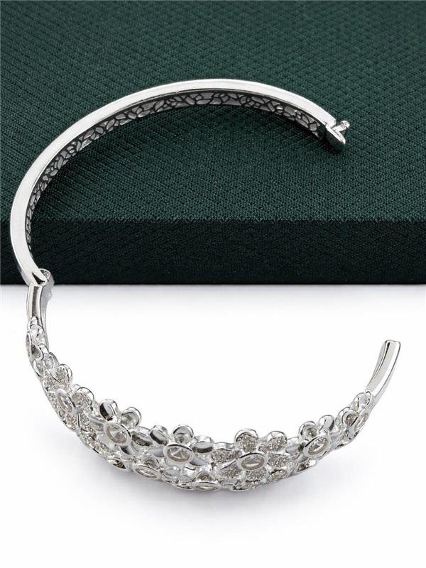 BRACELETE FLORES COM ZIRCÔNIA 