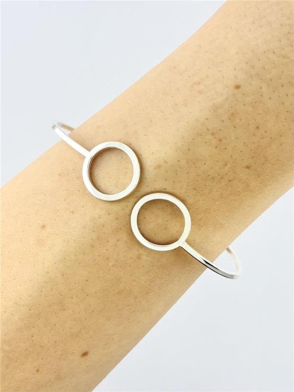 BRACELETE FIO QUADRADO 2 CÍRCULOS