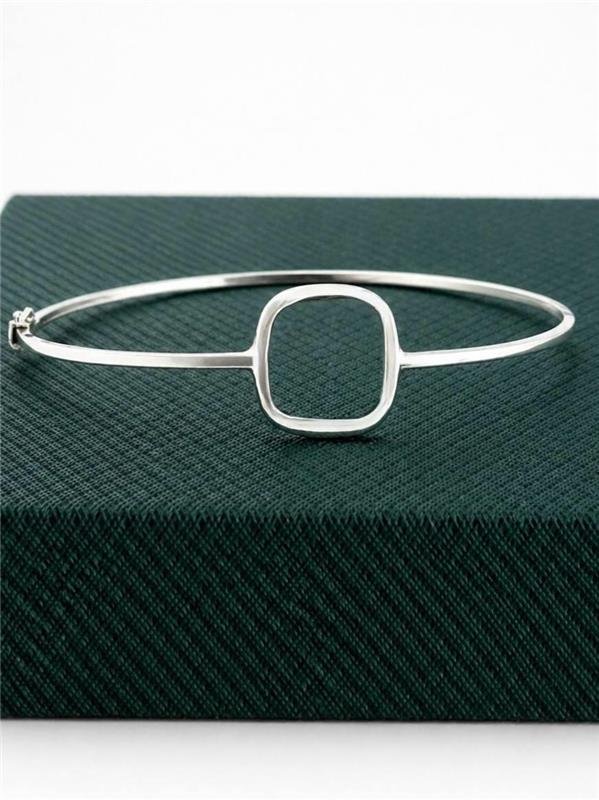 BRACELETE FIO QUADRADO GEOMÉTRICO