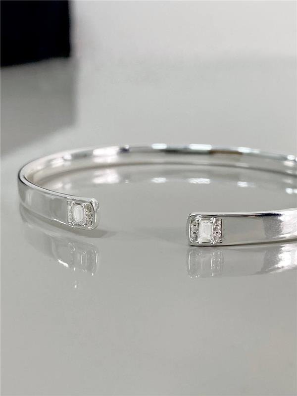 BRACELETE RÍGIDO ACHATADO ARTICULADO