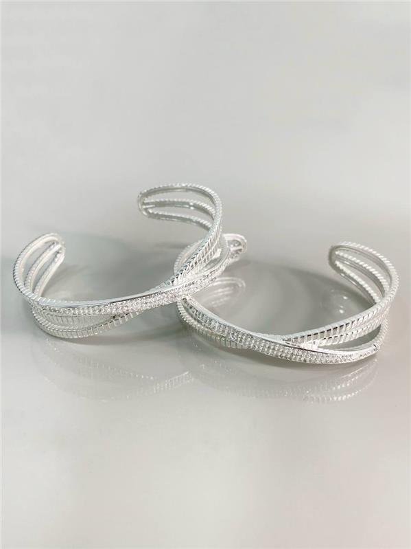 BRACELETE EM X RÍGIDO FIO TEXTURA E COM ZIRCÔNIA