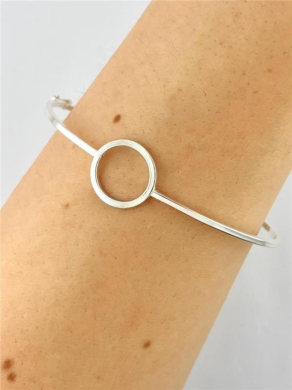 BRACELETE CÍRCULO VAZADO FIO QUADRADO