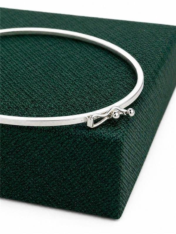 BRACELETE CÍRCULO VAZADO FIO QUADRADO