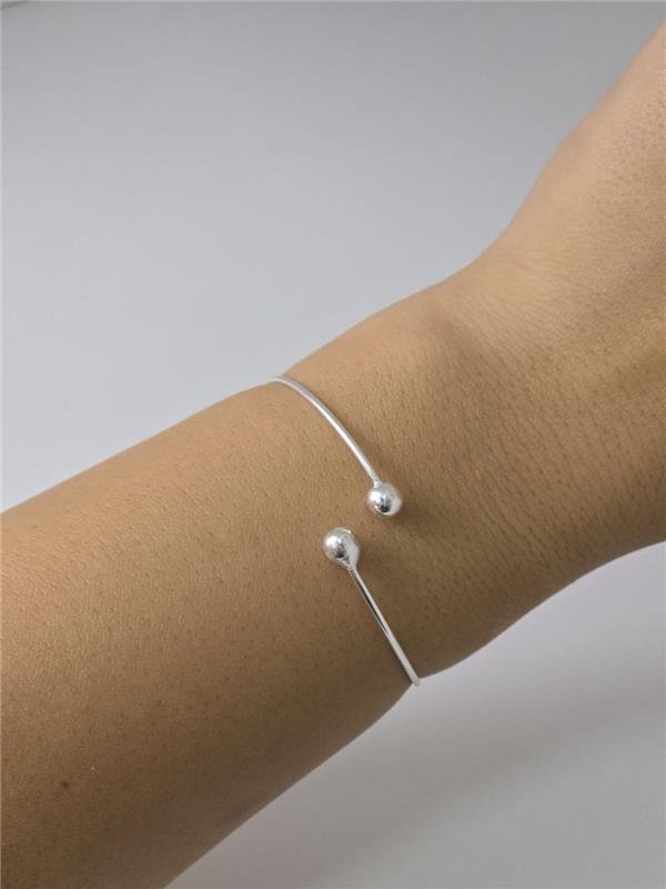 BRACELETE FIO C/ESFERAS