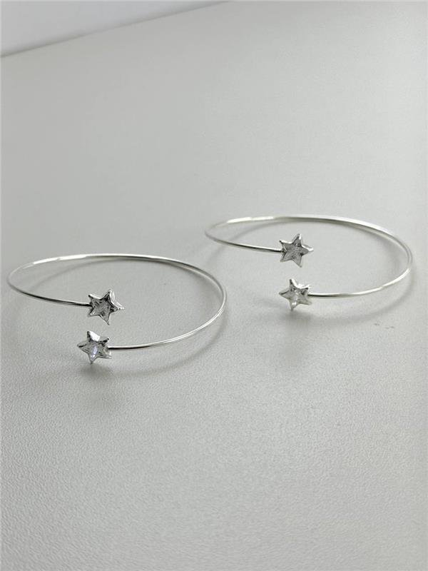 BRACELETE ABERTO FIO C/2 ESTRELAS E PONTO LUZ