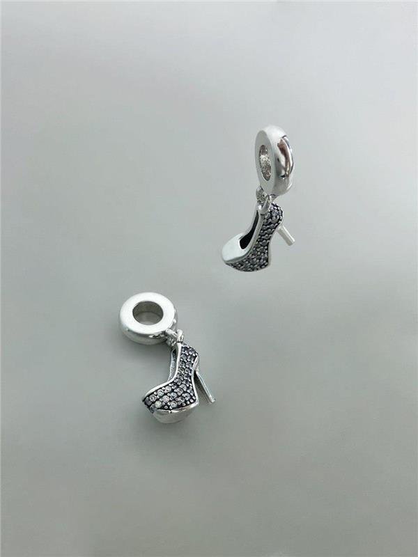 BERLOQUE SCARPIN CRAVEJADO