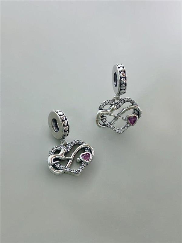 BERLOQUE CORAÇÃO COM GATO E PONTO LUZ ROSA