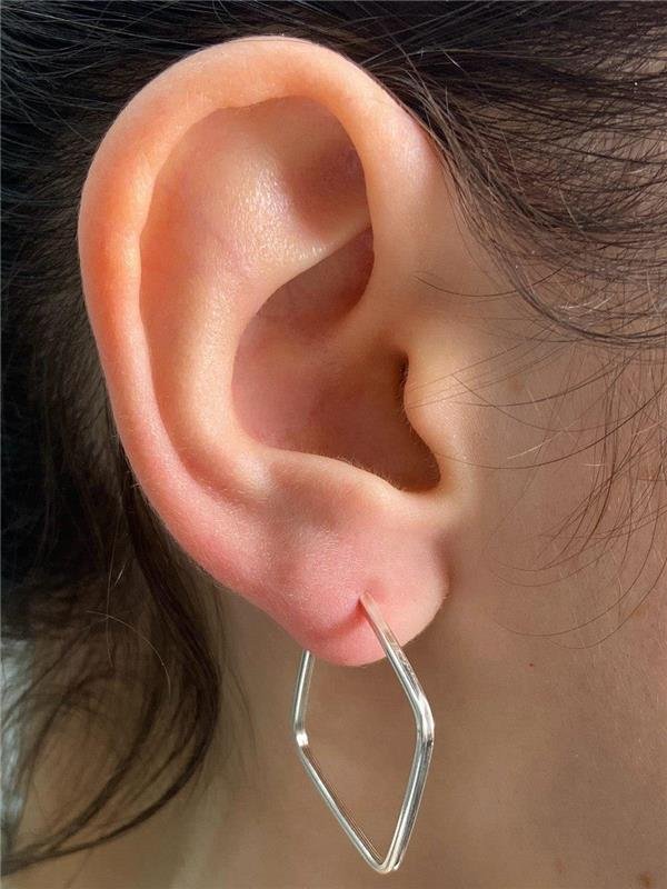 BRINCO LOSANGO FIO QUADRADO