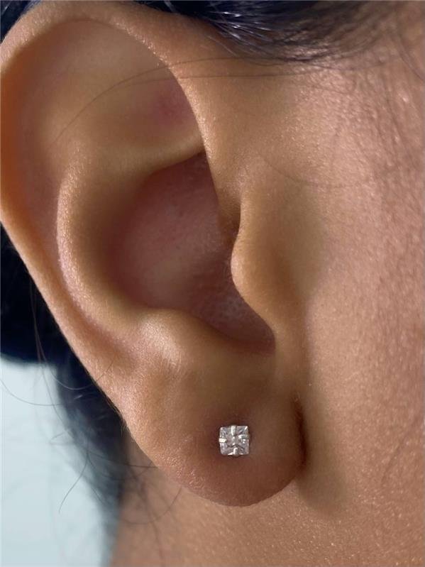 BRINCO PONTO LUZ QUADRADO CRISTAL