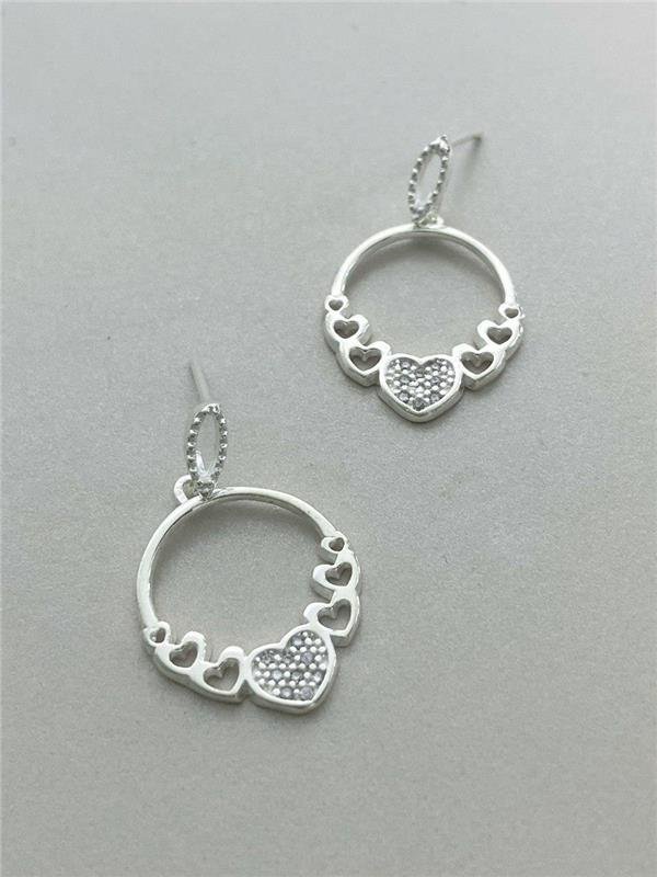 BRINCO PINGENTE CÍRCULO CORAÇÃO