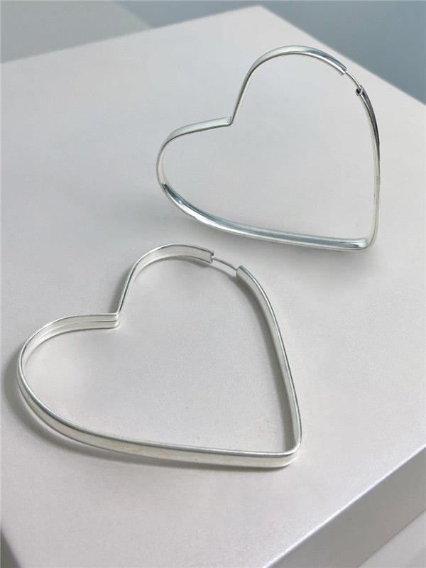 BRINCO CORAÇÃO FIO ACHATADO