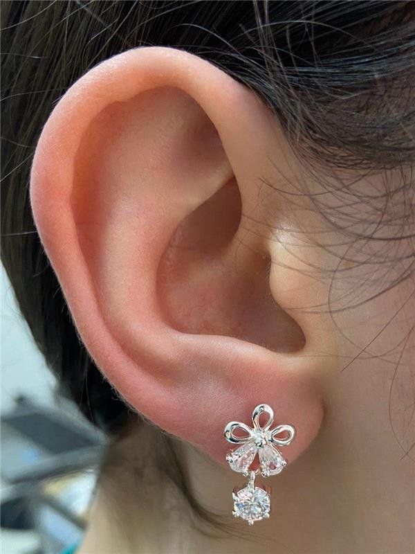 BRINCO FLOR PINGENTE PONTO LUZ