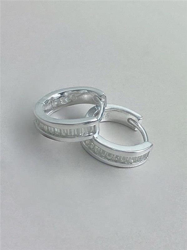 BRINCO ARGOLINHA COM NAVETE CRISTAL 