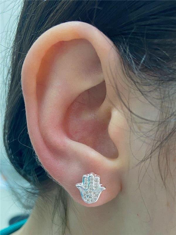 BRINCO MÃO PROTETORA CRAVEJADA