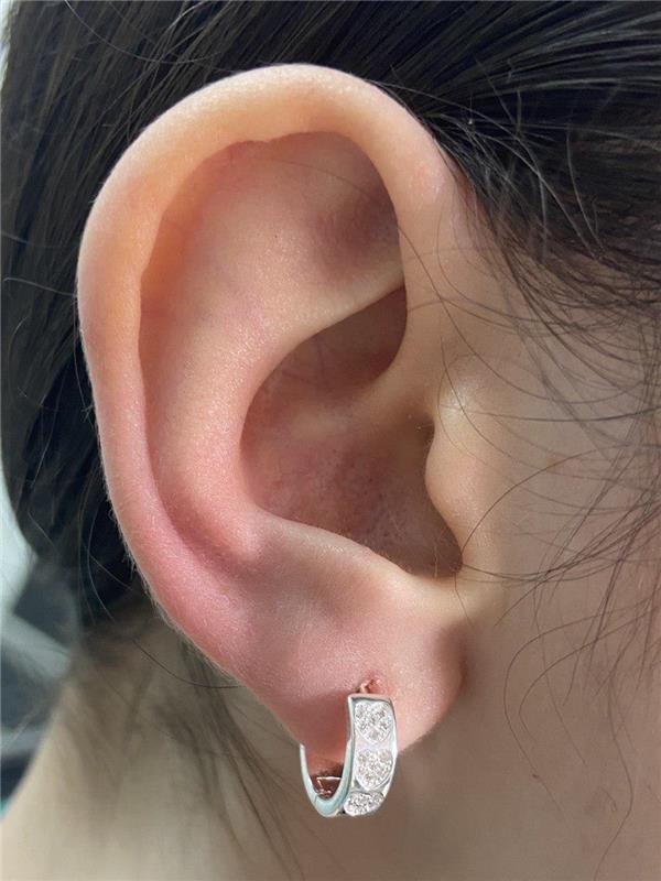  ARGOLA DETALHE CORAÇÃO CRAVEJADO