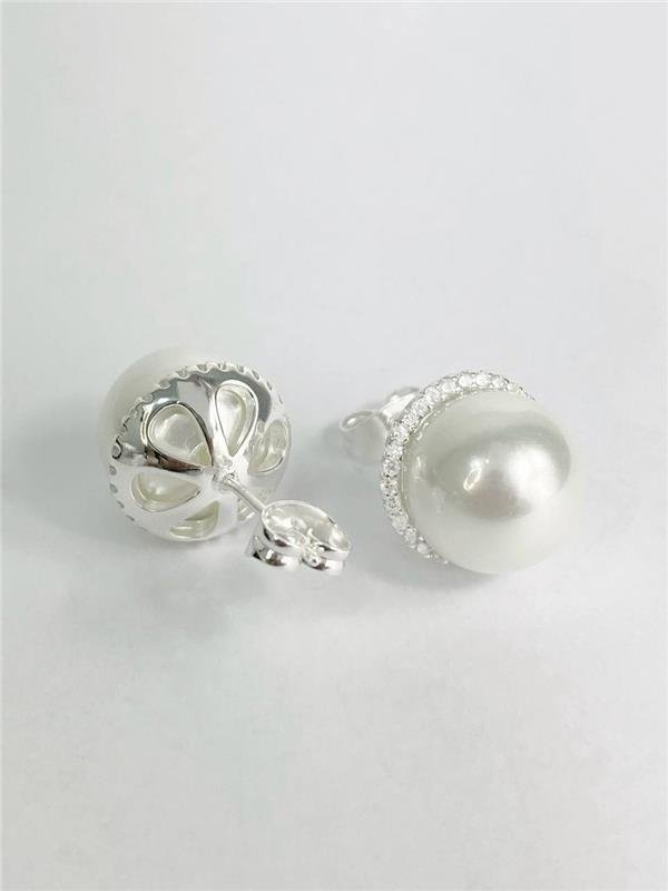 BRINCO PÉROLA SHELL BASE C/ZIRCÔNIA