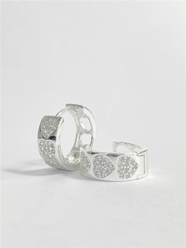 BRINCO ARGOLA DETALHE CORAÇÃO