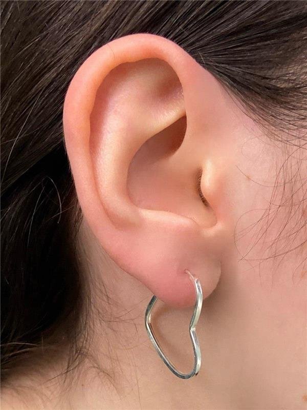 BRINCO CORAÇÃO FIO QUADRADO