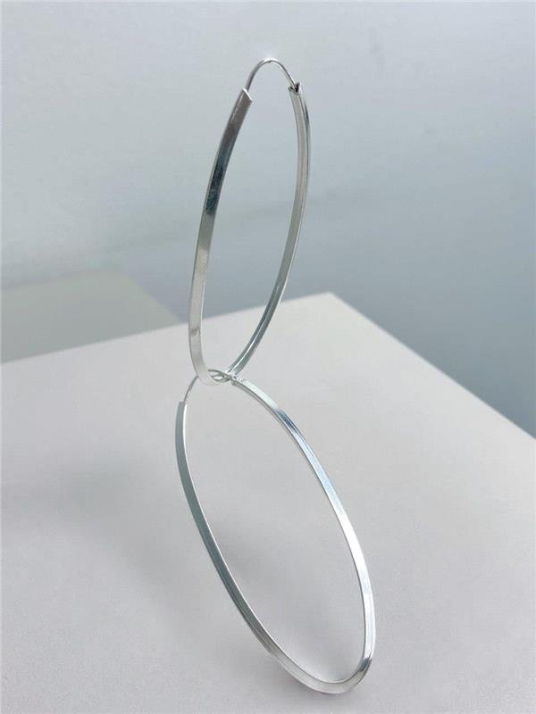 BRINCO ARGOLA OVAL FIO TRIÂNGULO