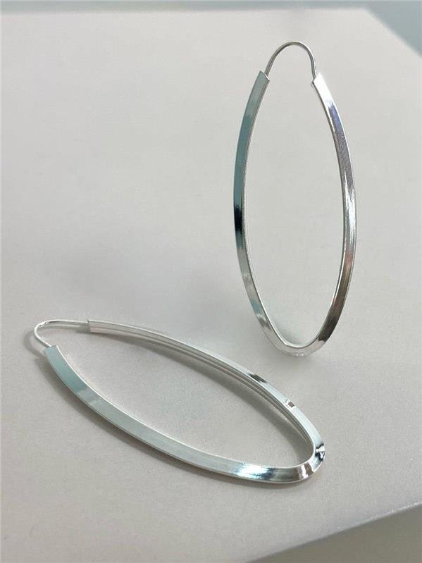 BRINCO ARGOLA OVAL FIO TRIÂNGULO