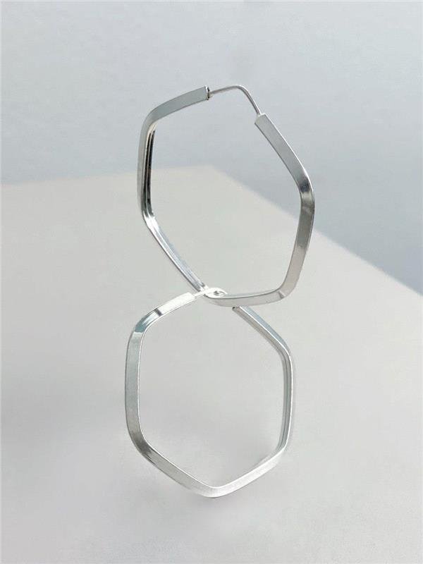 BRINCO ARGOLA SEXTAVADO FIO TRIÂNGULO