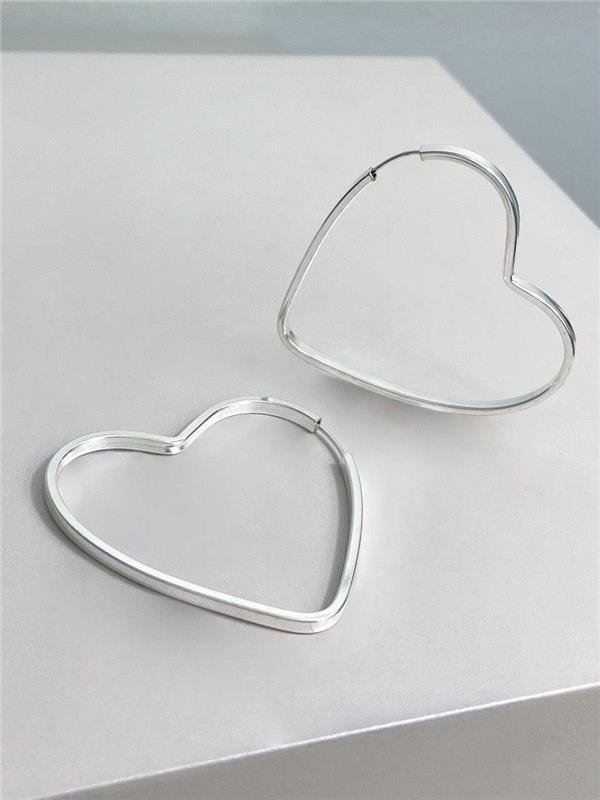 BRINCO ARGOLA CORAÇÃO FIO QUADRADO 