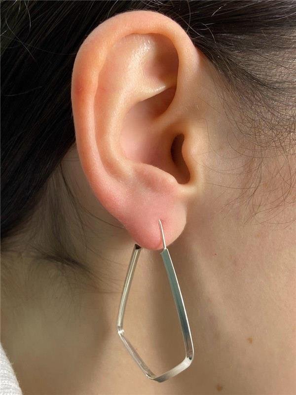 BRINCO LOSANGO FIO TRIÂNGULO