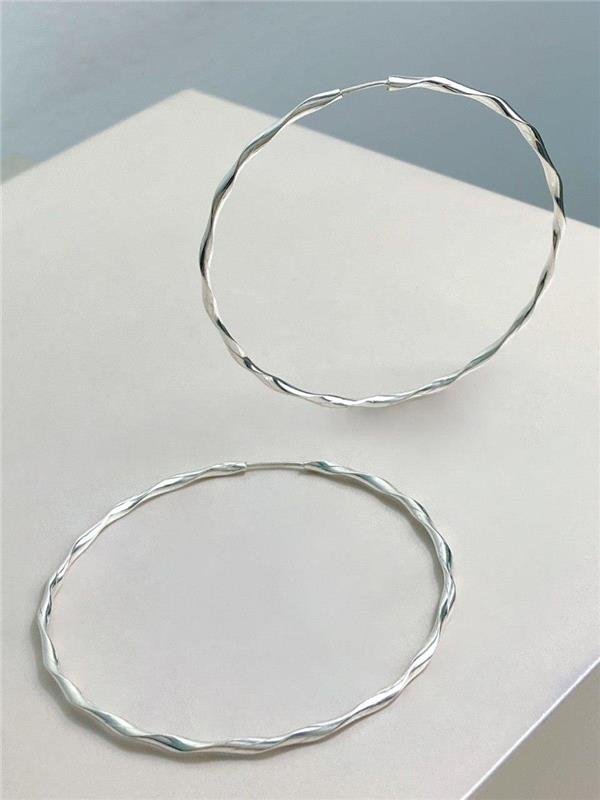 BRINCO ARGOLA ONDULADO 