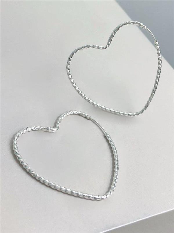 BRINCO ARGOLA CORAÇÃO TORCIDO