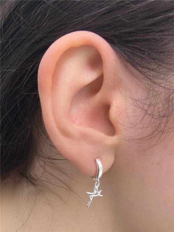 BRINCO ARGOLA COM PINGENTE FÉ