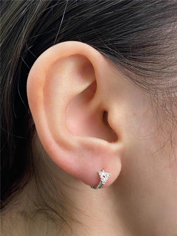 BRINCO INFANTIL ARGOLA TRIÂNGULO CRAVEJADO