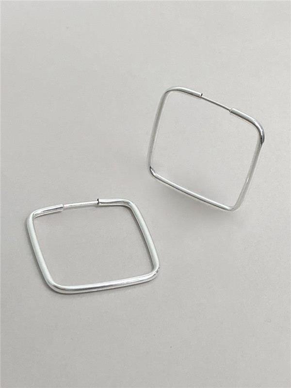 BRINCO QUADRADO FIO TUBO