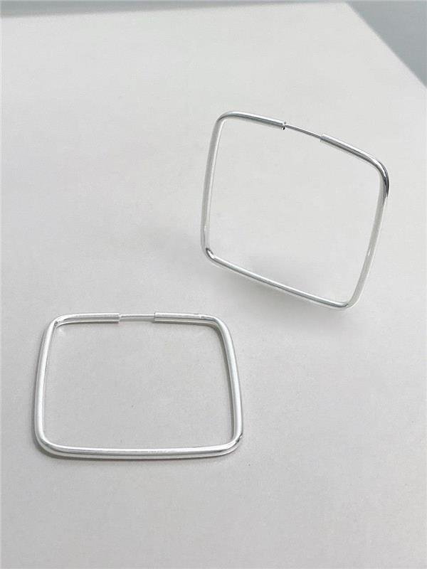BRINCO QUADRADO FIO TUBO