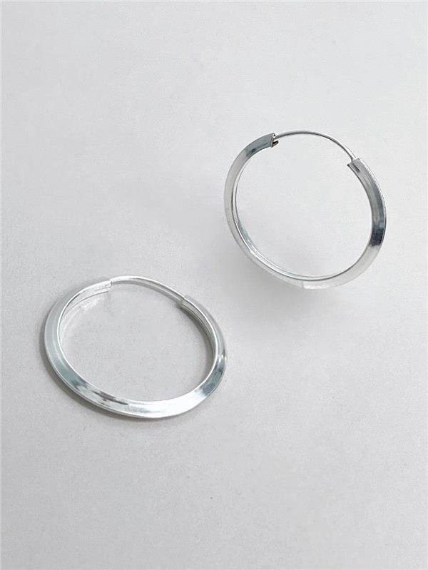 BRINCO ARGOLA FIO TRIÂNGULO 