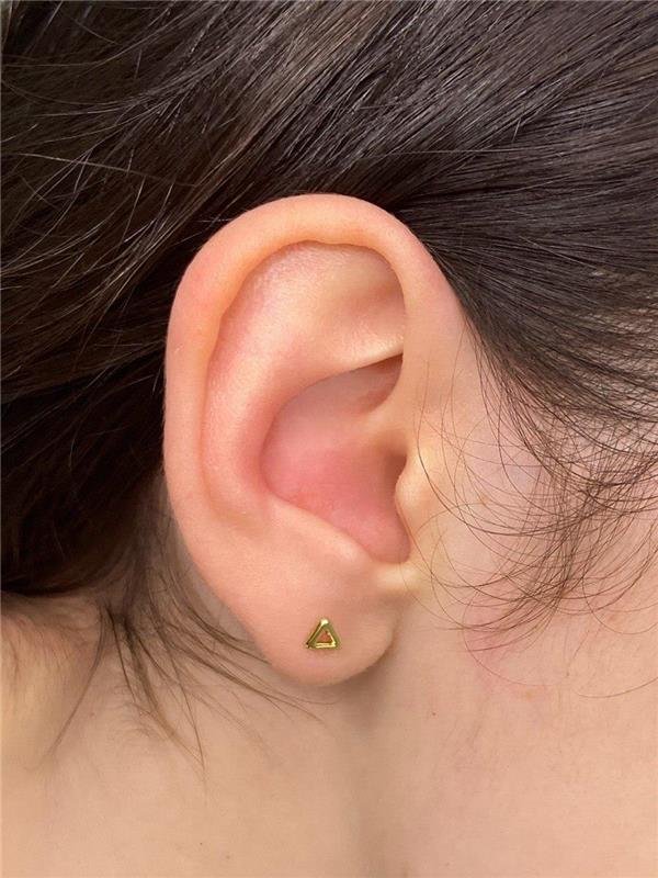 BRINCO TRIÂNGULO VAZADO 