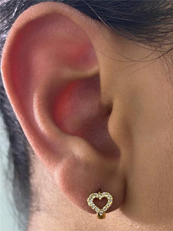 BRINCO ARGOLINHA CORAÇÃO C/ZIRCÔNIA 8X9MM