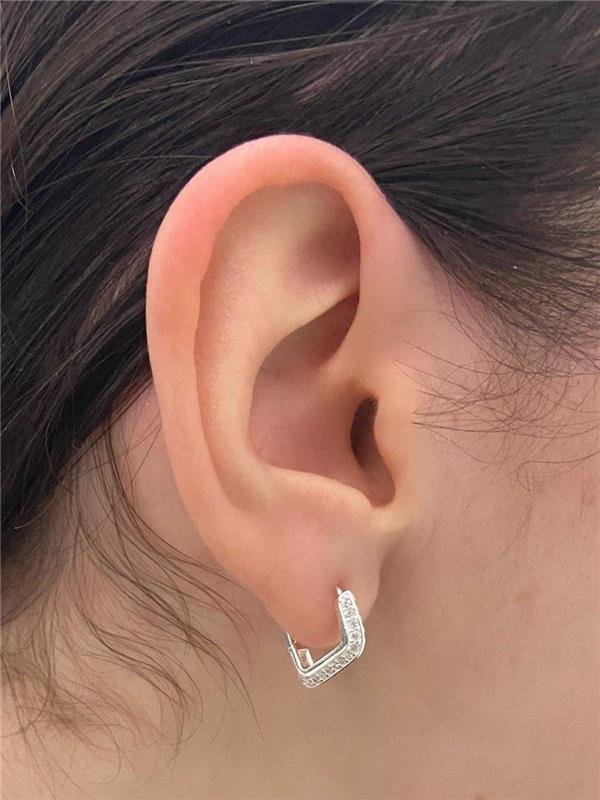 BRINCO ARGOLA QUADRADA C/ZIRCÔNIA