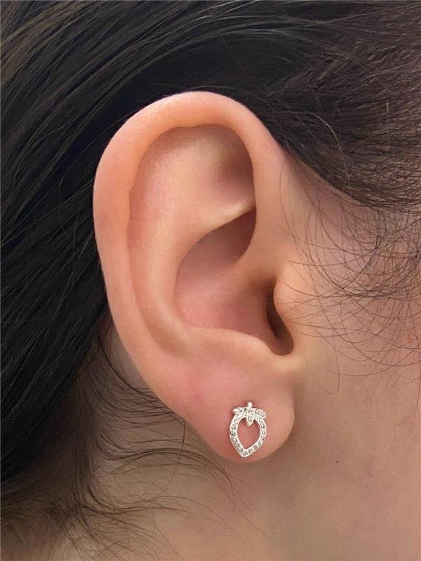 BRINCO INFANTIL MORANGUINHO COM ZIRCÔNIA VAZADO