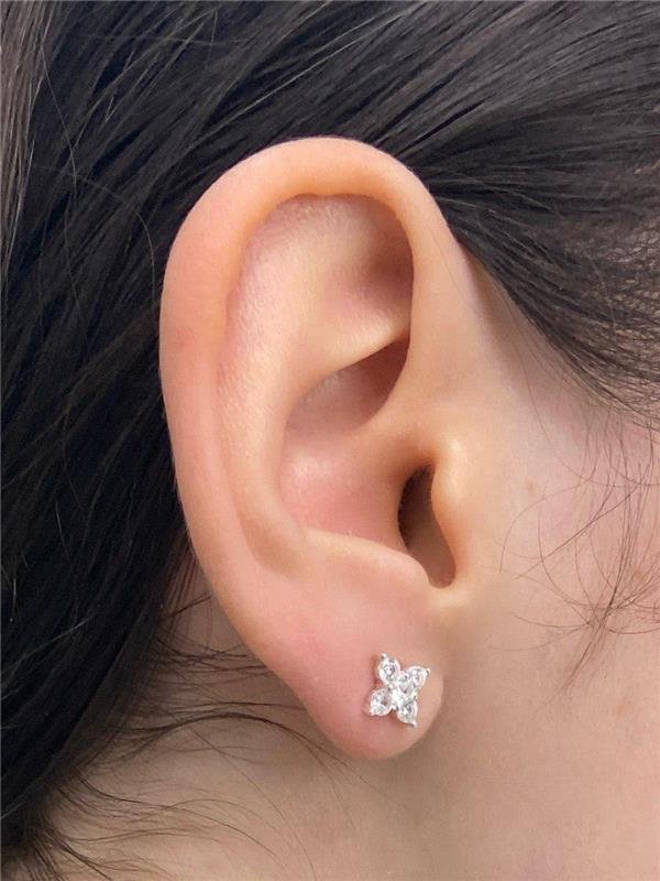 BRINCO MINI FLOR C/ZIRCÔNIA 8MM