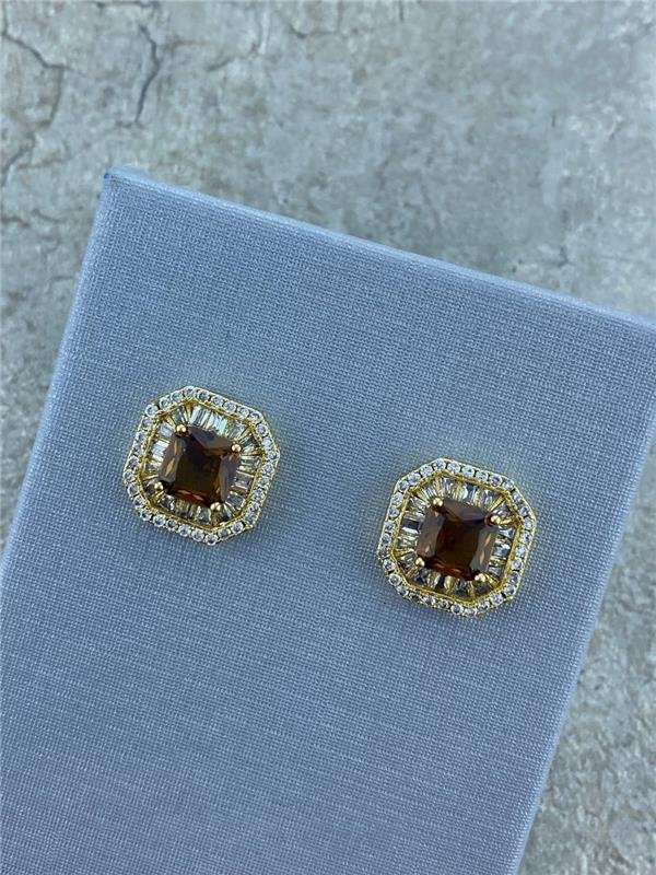 BRINCO QUADRADO COM ZIRCÔNIA