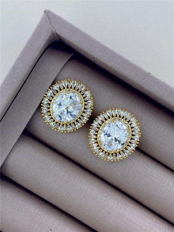 BRINCO OVAL COM ZIRCÔNIA