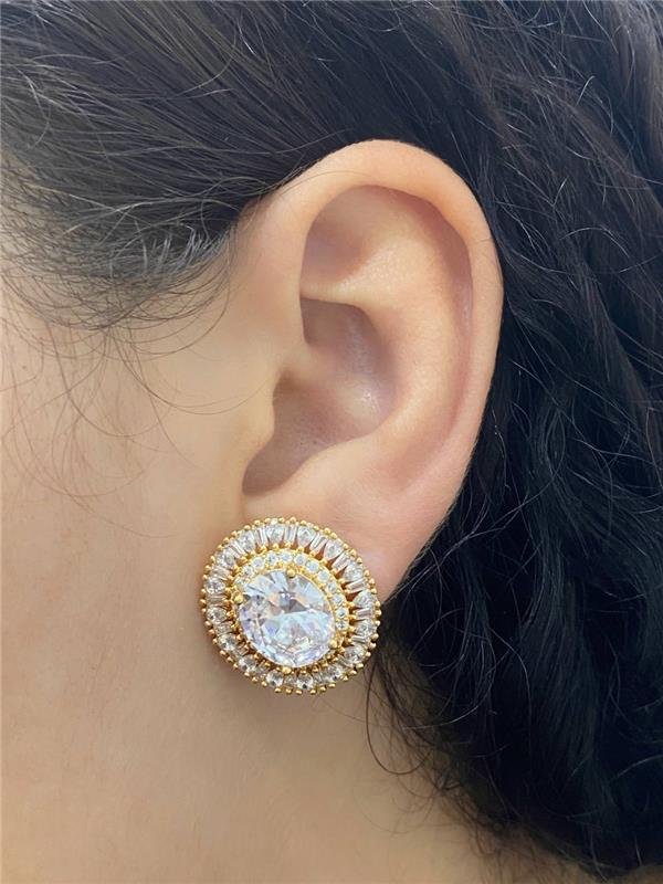 BRINCO OVAL COM ZIRCÔNIA