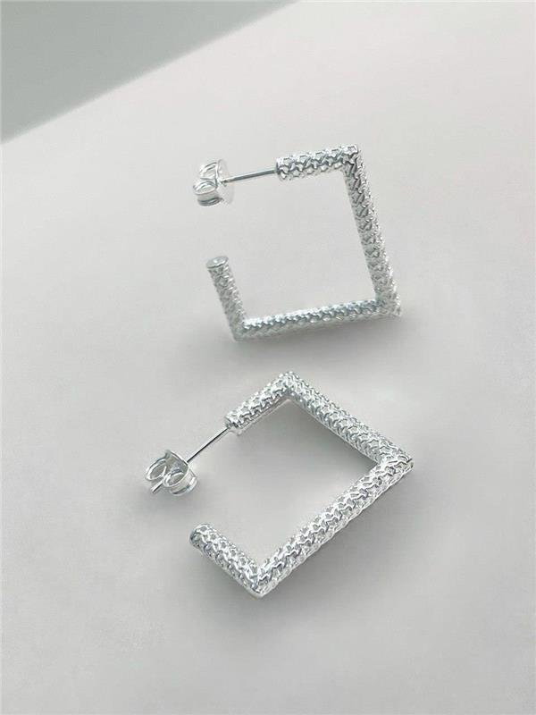 BRINCO ARGOLA QUADRADO RENDA ITALIANA