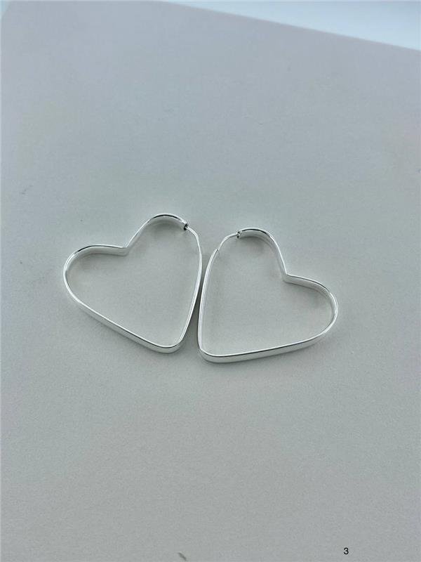 BRINCO ARGOLA CORAÇÃO TUBO ACHATADO