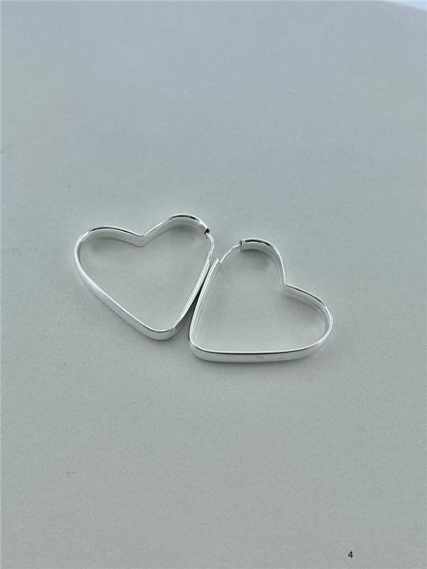 BRINCO ARGOLA CORAÇÃO TUBO ACHATADO