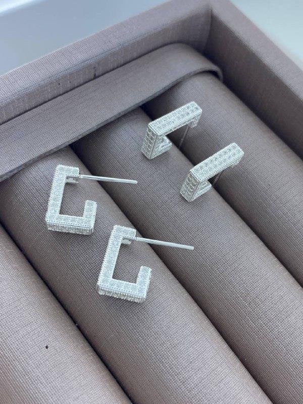 BRINCO RETÂNGULO ABERTO CRAVEJADO